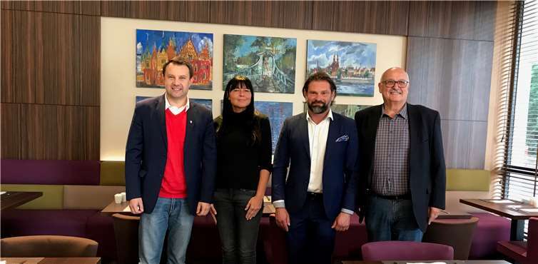 Stadtpräsident Arkadiusz Wisniewski, Simone Mosen, Edward Odelga und Hans-Egon Schwarz (v.l.n.r) sprachen über den Stand beim Partnerschaftsvertrag.Foto: privat