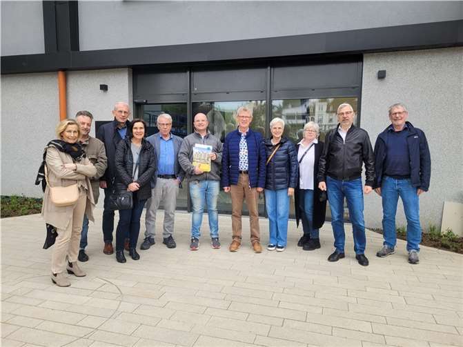 Stadträtin Doris Brosowski von der SPD Linz machte sich mit einigen Parteimitgliedern auf den Weg zum The Flag, um sich vor Ort aus erster Hand zu informieren.  Foto: Uli Bieber
