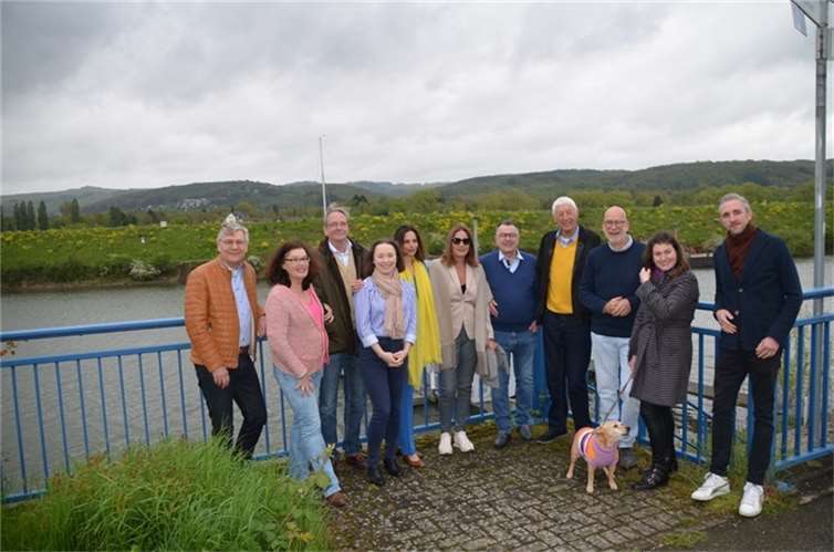 Stadtratskandidaten der FDP-Remagen (von links nach rechts): Jörg Wilms, Brigitte Schmickler, Jens Huhn, Oxana Iose, C. Steinhausen, Rosa-Maria Müller, Jannis Vasiliou, Günther Schnez, Jürgen Preuß, Jasmin Kläser, Jens-René Jakobs. Nicht auf dem Foto: FDP-StadtratskandidatInnen Tim Zieger, Lillith Hölzer, Luca Wetzler, Fritz-Peter Steinhausen und Oliver Huhn.  Foto: Fritz-Peter Steinhausen/FDP-Remagen
