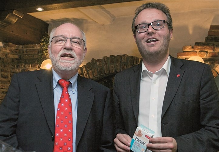 Stadtverwaltungsdirektor Dietmar Danz (l.) mit Stadtverbandsvorsitzendem Folke große Deters, der ihm viel Erfolg wünschte.VJ