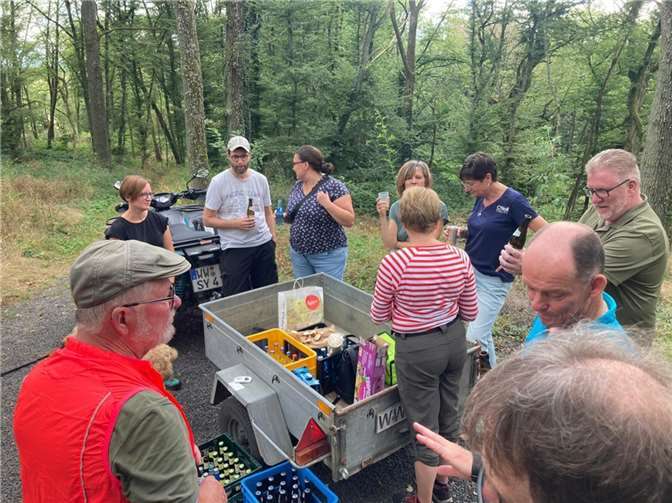 Stärkung durch kühle Getränke während der Wanderung.  Fotos: privat