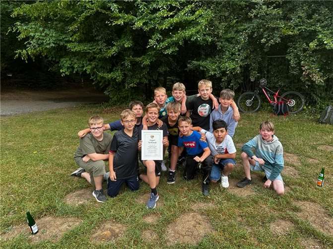 Staffelsieger feiern im Kletterpark Bad Neuenahr-Ahrweiler. Foto: Fotini Hafener