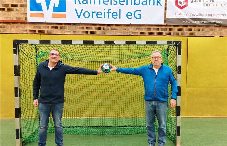Staffelübergabe bei der Handballabteilung. Foto: privat