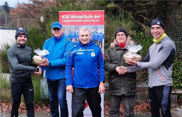 Staffelübergabe (v. l.) Michael Krämer, Peter Schlich, Klaus Jahnz, Karl-Heinz Schuster und Axel Schäfer. Fotos: privat