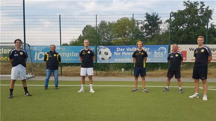 Staffelwechsel bei der JSG: (v.l.n.r.) Maik Schäfer, Arno Fuchs, Max Blohm, Raphael Fuchs, Erhard Drews und Alexander Fuchs. Foto: privat