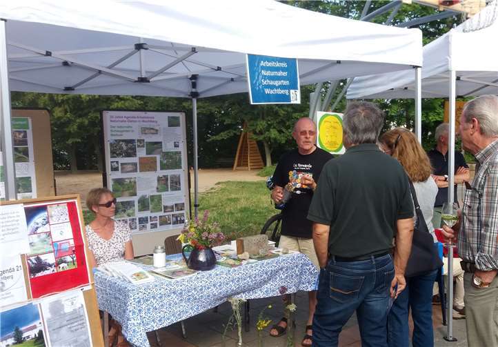 Stand des Arbeitskreises Naturnaher Schaugarten auf dem „Markt der Möglichkeiten“: Feier 50 Jahre WachtbergFoto: privat