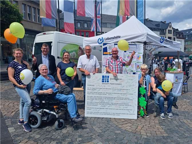Stand des Netzwerk Inklusion beim Kinderfest auf dem Marktplatz in Mayen.  Foto: privat