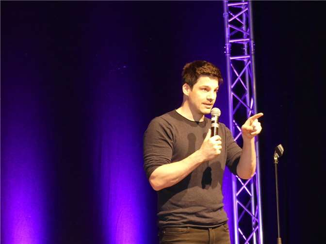 Stand-up-Comedian Alain Frei erfreute mit einem höchst amüsanten Unterhaltungsprogramm. Foto: TE