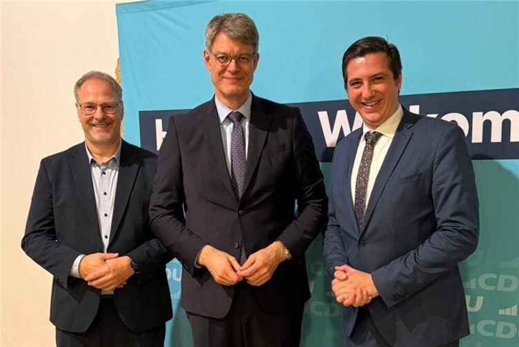 Standen beim Bürgergespräch Rede und Antwort (v.l.n.r.) Harald Orthey, Patrick Schnieder und Janick Pape. Foto: Susanne Görg