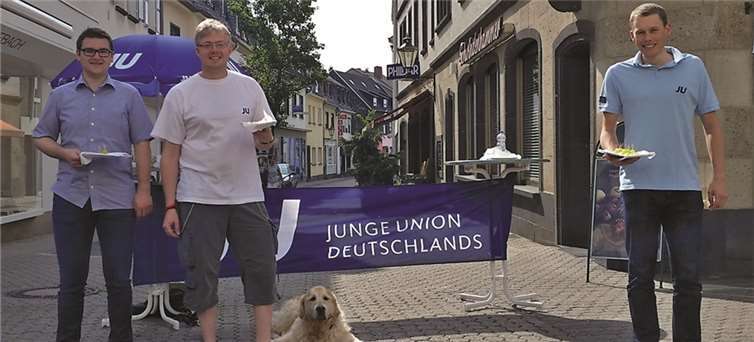 Standen in Mayen den Bürgern Rede und Antwort (v.l.): Dennis Falterbaum, Felix Deupmann, Martin Reis und (im Bild fehlend): Max Göke. privat