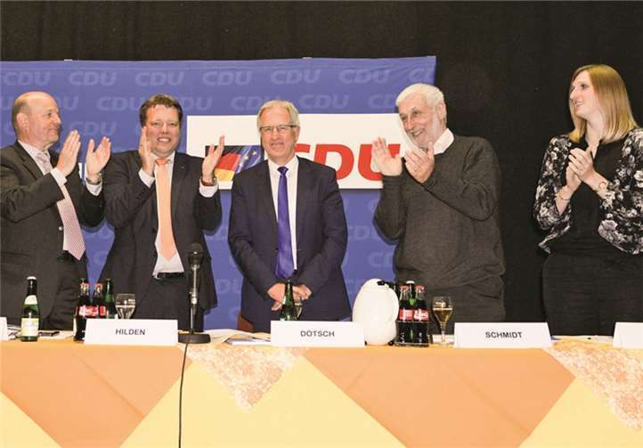 Standing Ovation für ein verdientes und sehr gutes Ergebnis vom 99 % Ja-Stimmen für Josef Dötsch MdL.