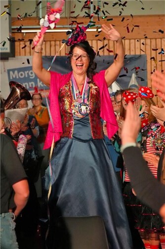 Standing Ovations und tosender Applaus begleitete Obermöhn Claudia II. von Zahn und Seide Gang zur Bühne.