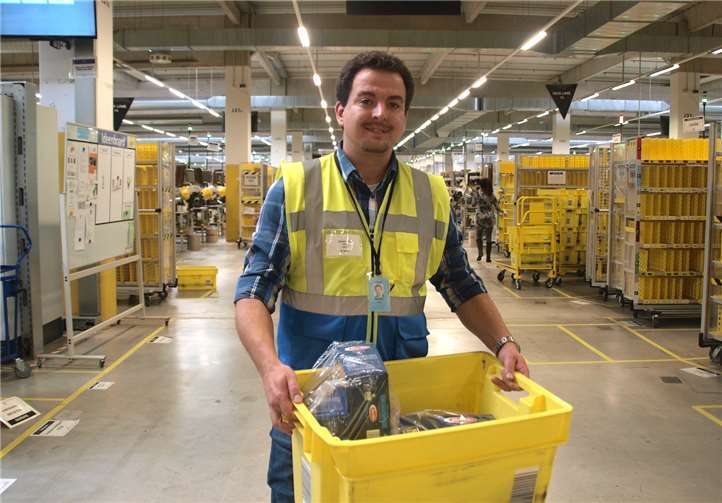 Standortleiter Nikolai Lisac legt selbst Hand an.