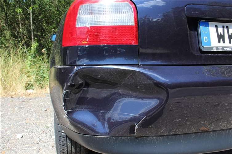Starke Beschädigung im linken Heckbereich des Audi A3.