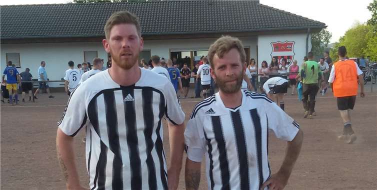 Starke Leistung: Torschütze Stefan Nimz und Abwehrspieler Benny Feilzer.