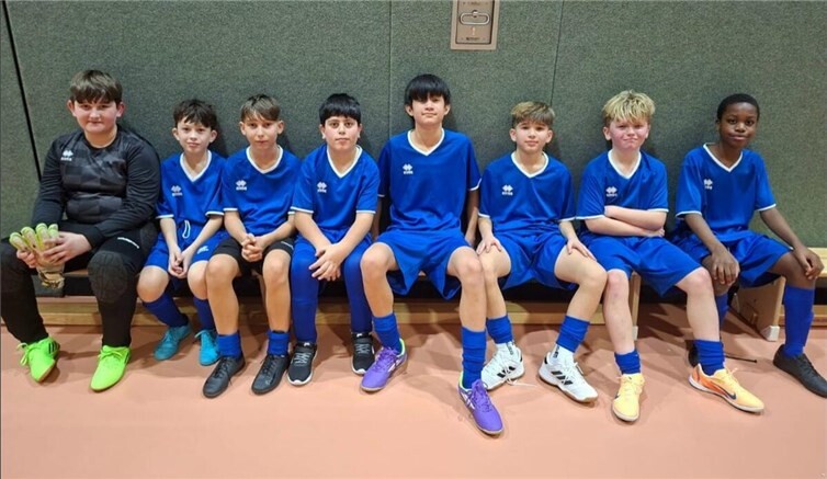 Starke Leistung in Adenau – die Jungenmannschaft der Boeselager-Realschule Ahrweiler erreicht den 2. Platz beim Fritz-Walter-Cup.  Foto: Ralf Breuer