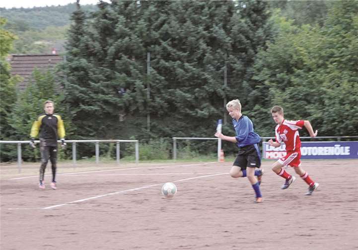 Starke Leistung von Michael Tietz(blaues Trikot) und Torhüter Kevin Möhren gegen den GSV.