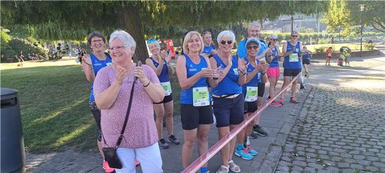 Starken Applaus vom Streckenrand für die Vereinsfreunde.