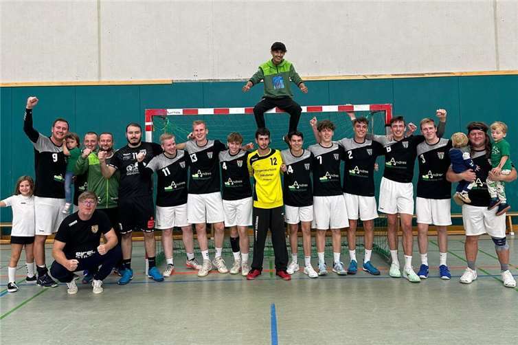 Handball Herren II von Grün-Weiß Mendig starten mit 40:29-Heimsieg in die Saison Starker Heimauftakt: Die Herren II feiern ihren ersten Saisonsieg. Foto: B. Nürnberg