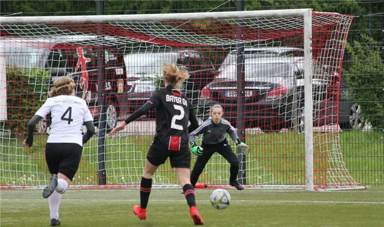 Starker Rückhalt in der Merler Mannschaft: Anthea und Leonie. Foto: privat