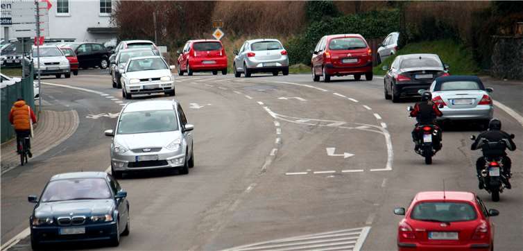 Starker Verkehr auf der B9.vthehos