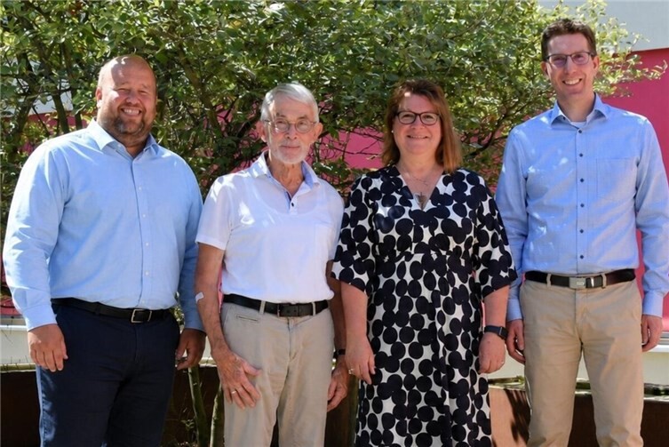 Starkes Signal für Familien - VG-Mitarbeiter Patrick Lay, Paul Meyer, Stefanie Lange und Sebastian Busch freuen sich über die Fortführung der Kooperation zur Durchführung der kommunalen Ferienbetreuung für Grundschulkinder