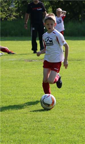 Starkes Spiel auf der Außenbahn: Tim Schneider.