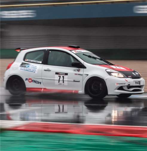 Starkregen beim ersten Rennen.