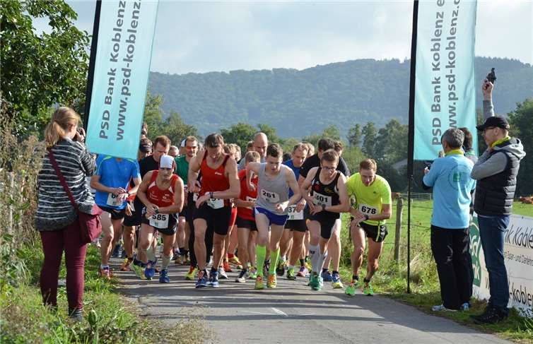 Start 10 km (Männer) mit der Startnummer 261 der spätere Sieger Jonas Götte.Mirko Eberwein