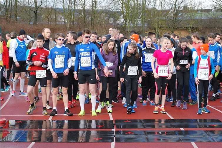 Start 5 km Lauf mit Jule Klaus, Sarah Gräf (Bildmitte) und Lucas Raueiser (r.). Privat
