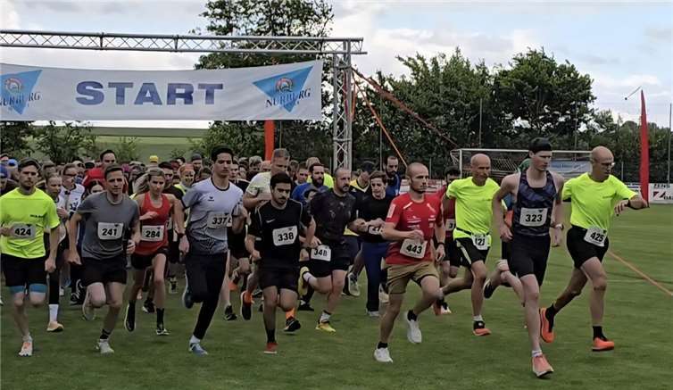 Start 5000 m beim Mürmeslauf in Ellscheid.