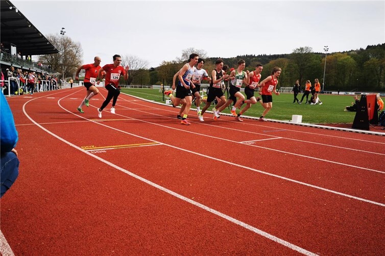 Start 800m - Mit starken Leistungen der talentierten Nachwuchsathleten der LG Kreis Ahrweiler: Jona Beckmann und Lorenz Jüris