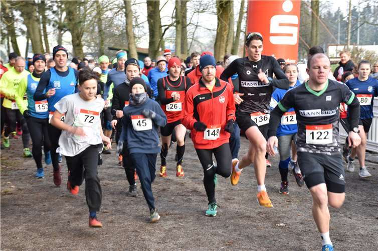 Start am Schlossweiher zum 10 km Crosslauf des TuS Dierdorf.
