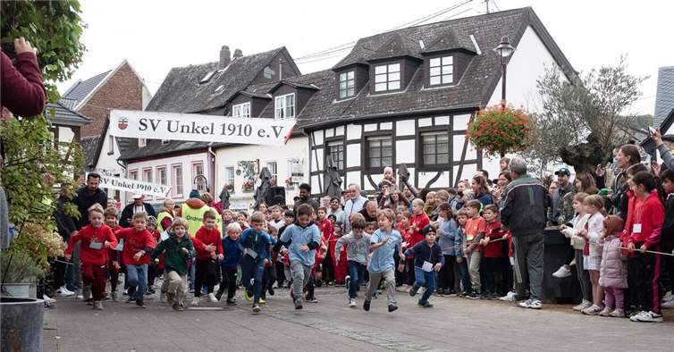Start auf dem Willy-Brandt-Platz.Foto: Olaf Radcke 