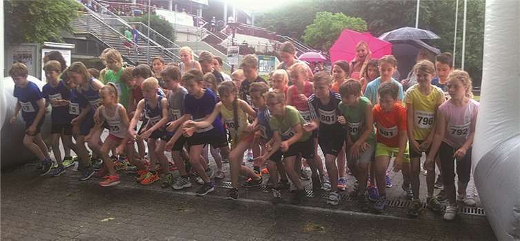 Start der 1000 m beim Lauf „Rund um die Conlog Arena“.privat