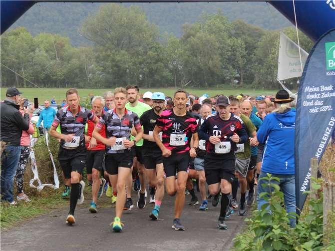 Start des 10 km Hauptlauf der Männer.  Foto: Bernd Weiß