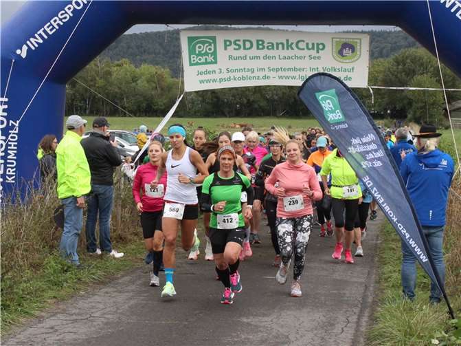 Start des 10 km der Frauen am Laacher See.  Foto: Nicole Frantzen