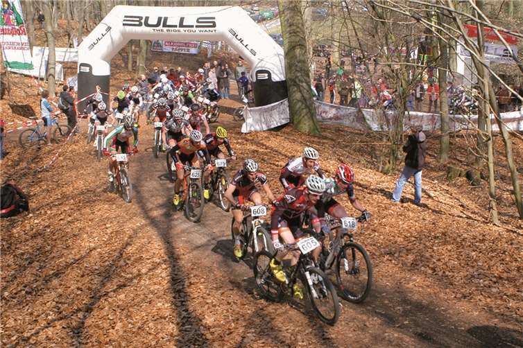 Start des Elite-Herren-Rennens in Kottenheim. privat
