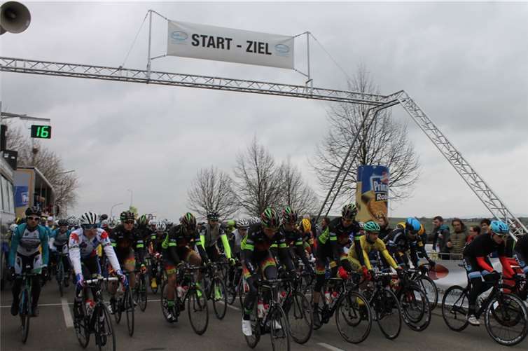 Start des Hauptrennens, des „Großen Preis von Lotto Rheinland-Pfalz“.