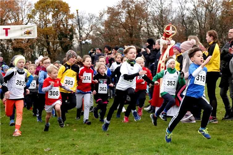 Start des Schülerlaufes beim Nikolauslauf 2019. Foto: R. Weichsel