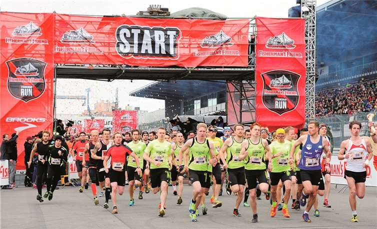 Start frei zum StrongmanRun 2014 auf dem Nürburgring. BURG
