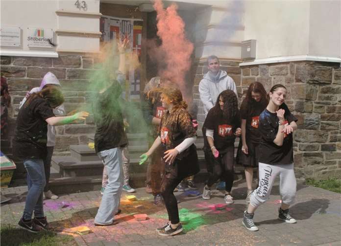 Start in den Europatag des HoT: Smartmob mit ganz viel Farbe. BL