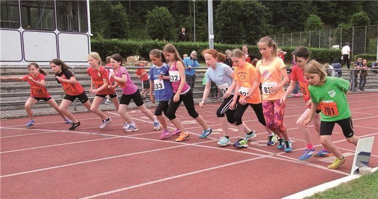 Start über 800 Meter der Vierkämpferinnen.