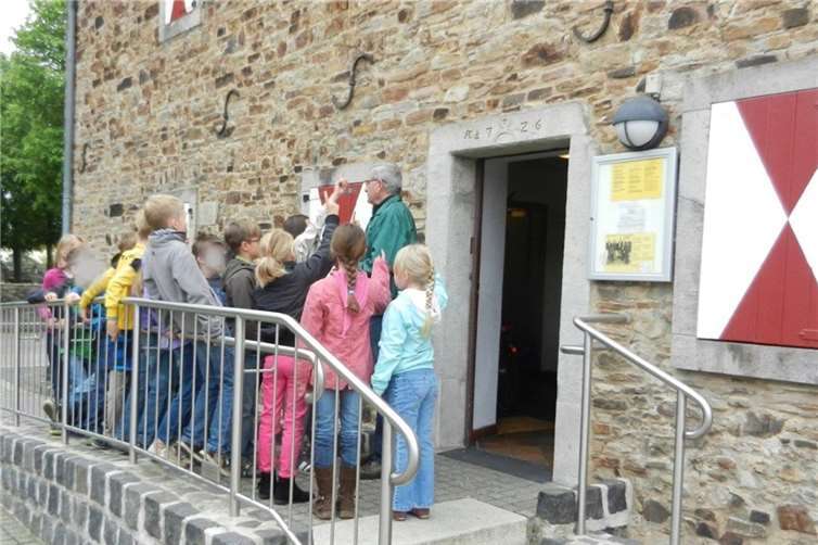 Start vor dem Zehnthaus.  Foto: Konrad Biewald 2011 