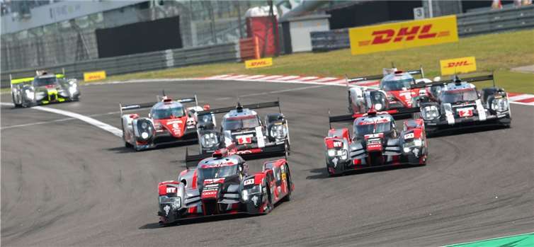 Start zu den „6 Hours of Nürburgring“ vor vollen Tribünen. Foto: Nürburgring