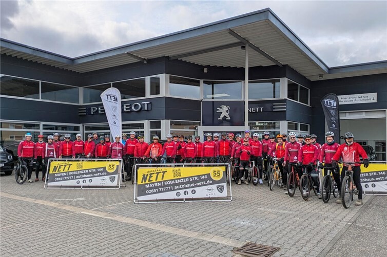Start zur „Specktour“ des RSC Mayen vom neuen Sponsor „Autohaus Nett“