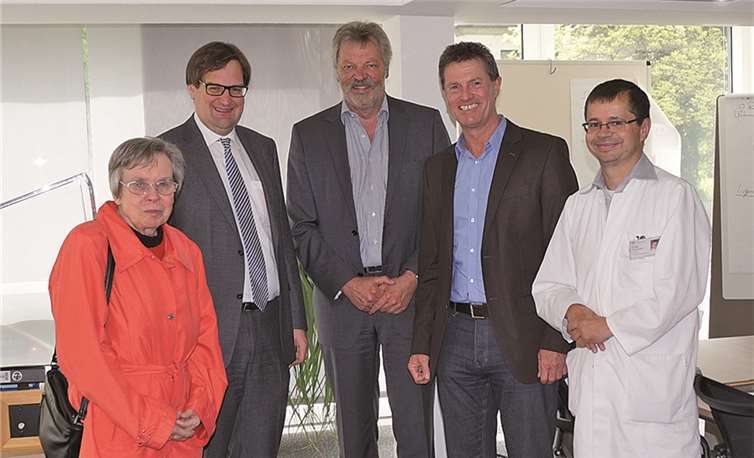 Starten zu einem Rundgang durch das Stiftungsklinikum, v.l.: Renate Schmitt, Geschäftsführer Falko Rapp, Heribert Heinrich, Detlev Pilger und der Ärztliche Direktor Prof. Ralph Naumann.Stiftungsklinikum Mittelrhein