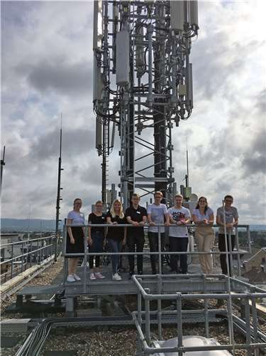 Starteten gemeinsam in die Onboarding-Woche: (v.l.) Sophie Hamm, Janina Neufeld, Antonia Schneider, Robin Schneider, Yannis Büscher, Maximilian Esch, Aleyna Demircan, Beniamin Kolosowski.Fotos: privat