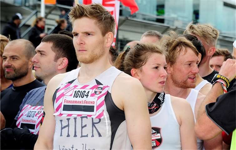 Startkonzentration bei Felix Grelak der 2013 und 2014 auf der Gesamtdistanz siegte und in diesem Jahr die 12km Strecke für sich entschied.