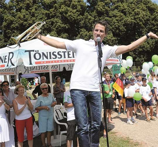 Startrompeter Bruce Kapusta unterhielt die vielen Gäste.FIX